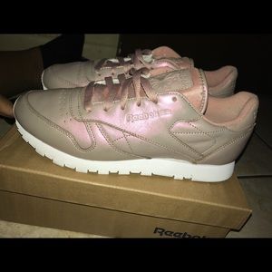Rosegold/Pink Reebok Classics ✨